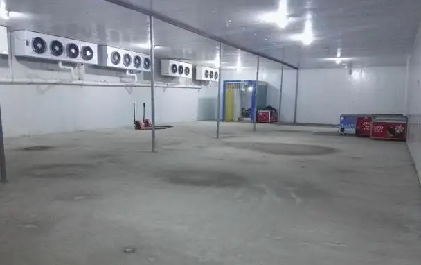 不小心反鎖關(guān)在冷庫里該如何自救呢